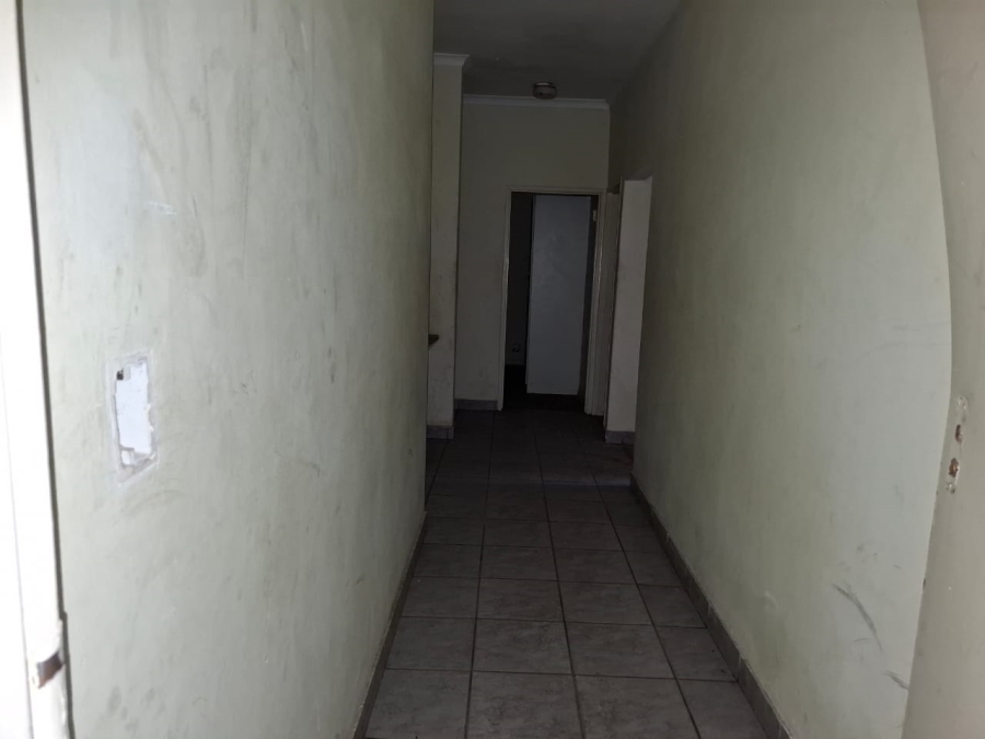 6 Bedroom Property for Sale in Oakdale Western Cape
